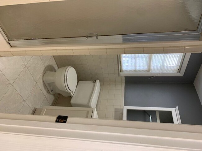Building Photo - 1 Bedroom Duplex located in Historic Valdo...