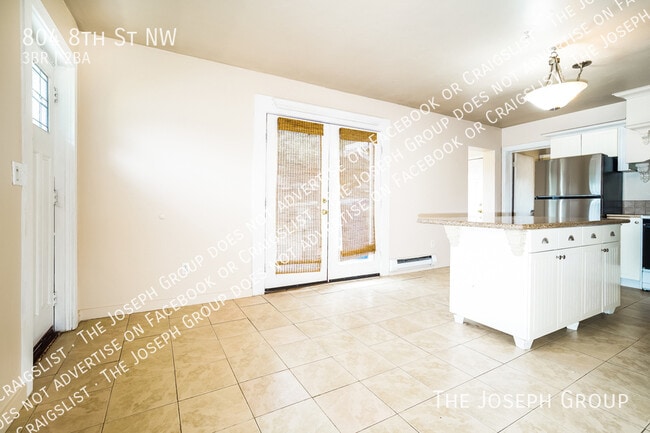 Building Photo - 804 8th St NW