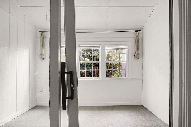 Building Photo - Spacious, Newly Renovated Villa Overlookin...