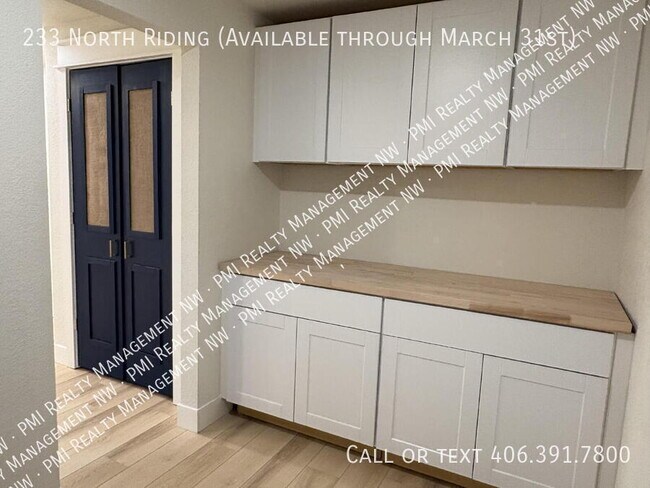 Building Photo - 233 N Riding