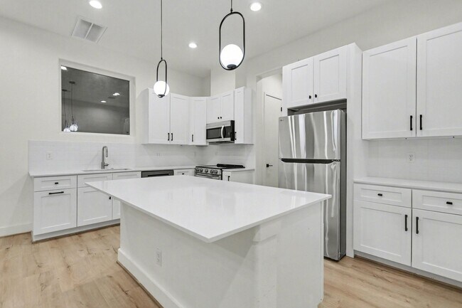 Building Photo - 203 Danna Ln
