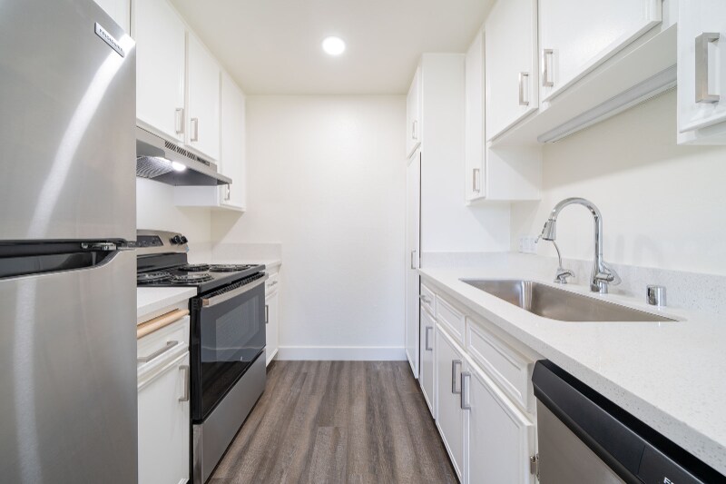 Building Photo - 1440 Oak Dr