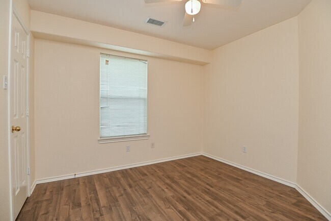 Building Photo - 16827 Bellmoor Ln