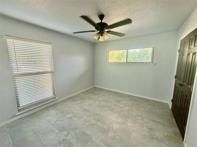 Building Photo - 3800 Tower View Ct