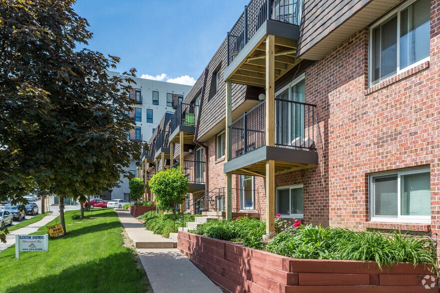 Blackstone Apartments 120 S 36th St Omaha NE 68131 Apartment Finder