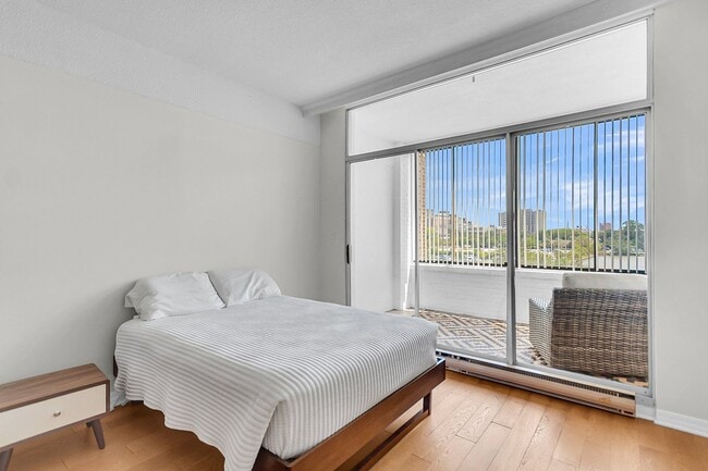 Building Photo - Downtown Charleston Living with Stunning Views