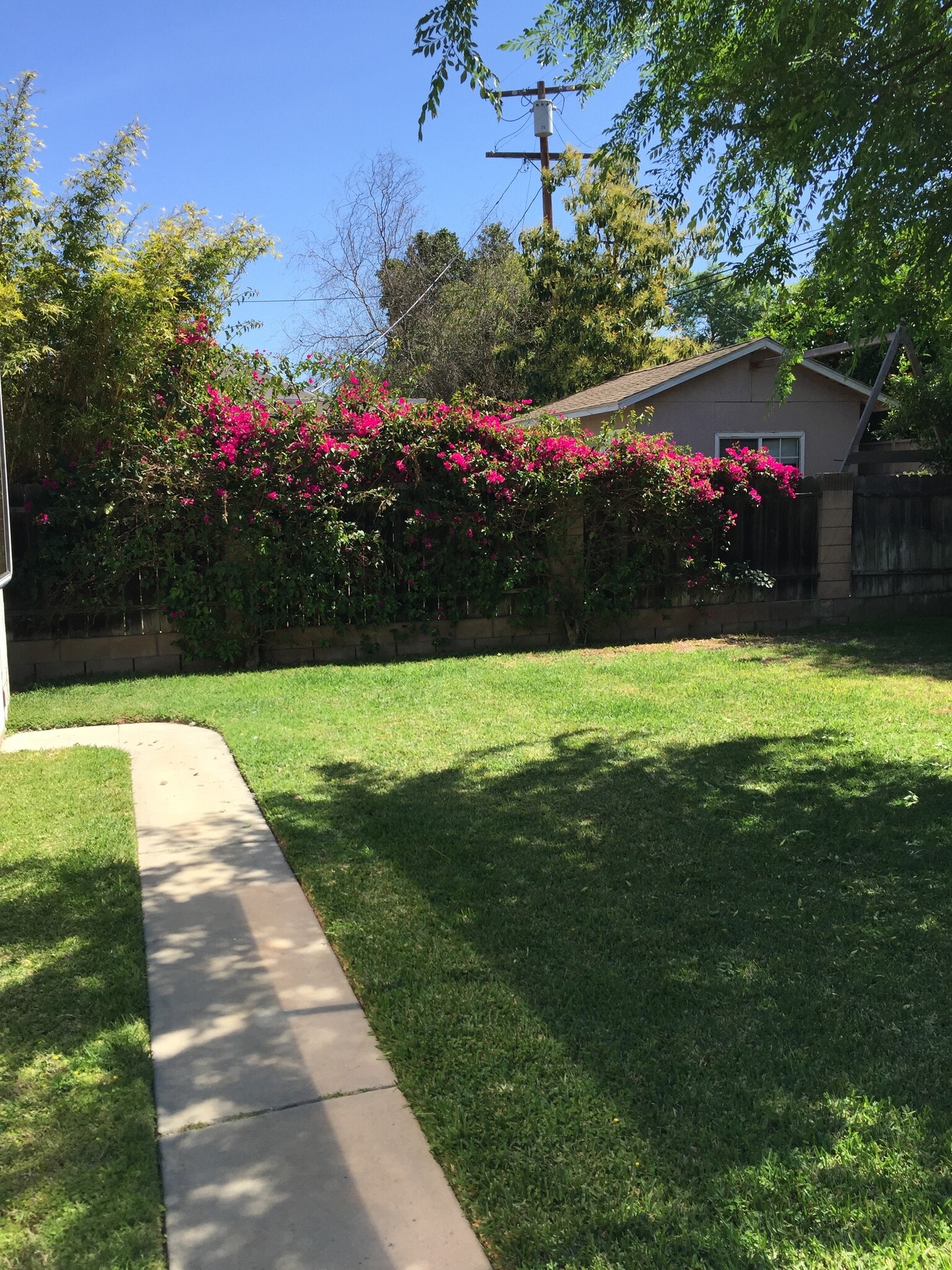 Building Photo - 5828 E Parkcrest St