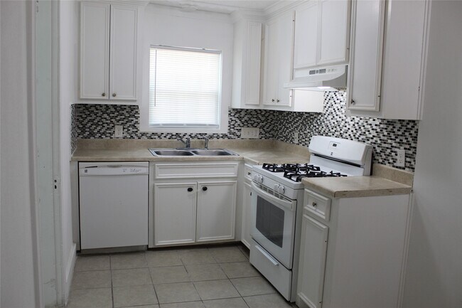 Building Photo - 229 Neyland St