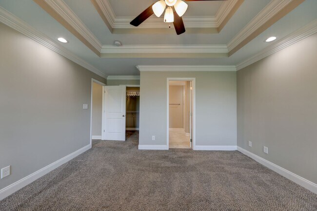 Building Photo - Sharp 3 bed 2 bath with Bonus room and nice fenced yard.