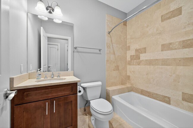 Building Photo - Available Now! High End 2 Bed 2 Bath in Lu...