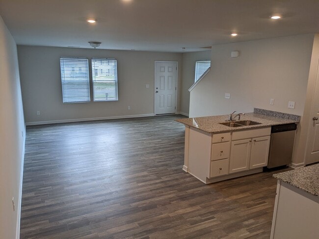 Building Photo - 2 Story Townhome-Salisbury