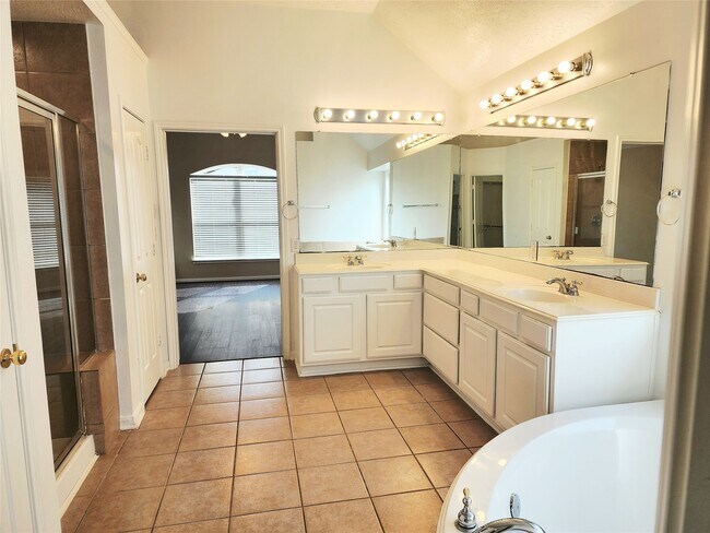 Building Photo - 11306 Palm Bay St