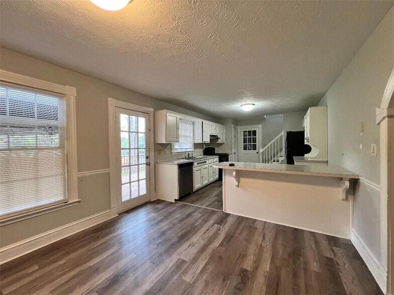 Building Photo - 1626 Isham Dr