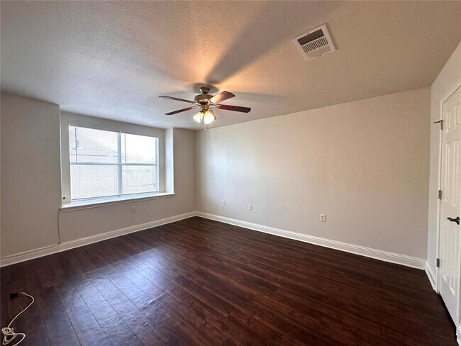Building Photo - 506 Delmar Ave