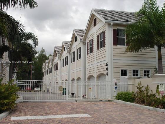 Building Photo - 511 SW 18th Ave