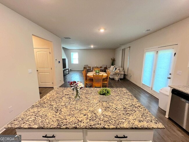 Building Photo - 517 Starbuck Parkway