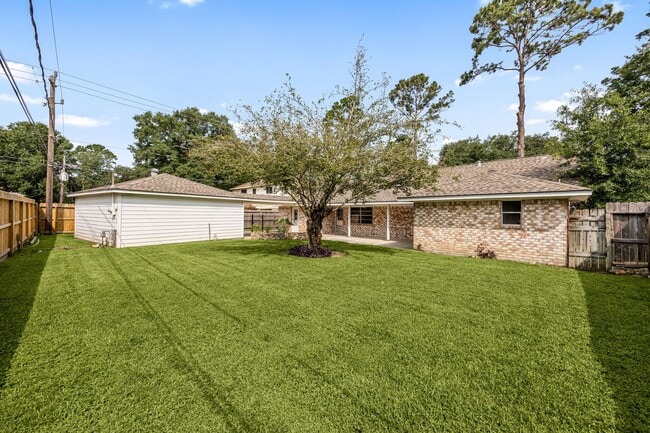 Building Photo - 5923 Pebble Springs Dr