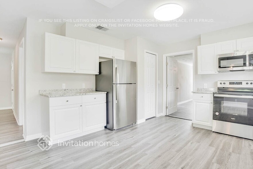 Building Photo - 408 Martigues Dr