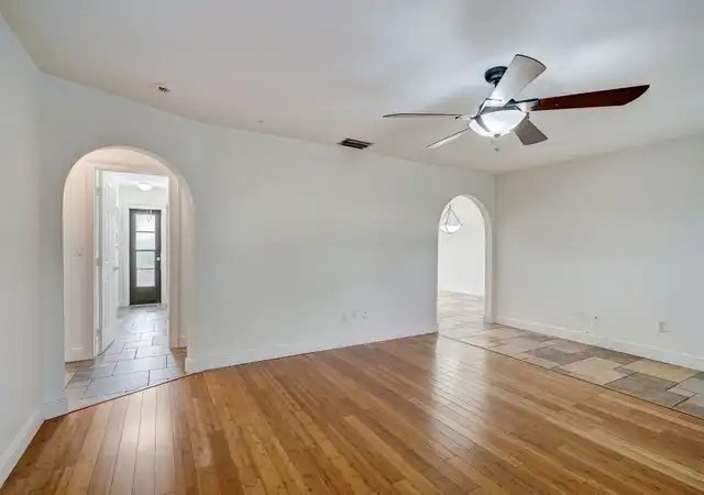 Building Photo - 1029 SE 18th Pl