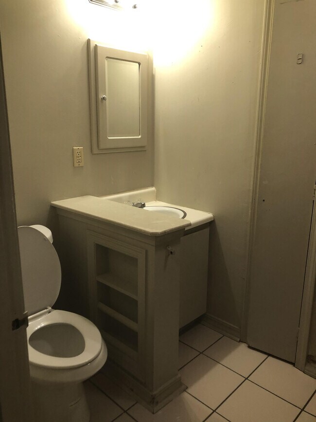 Building Photo - 428 W Locust St