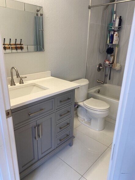 hallway bathroom - 8393 Summerdale Rd