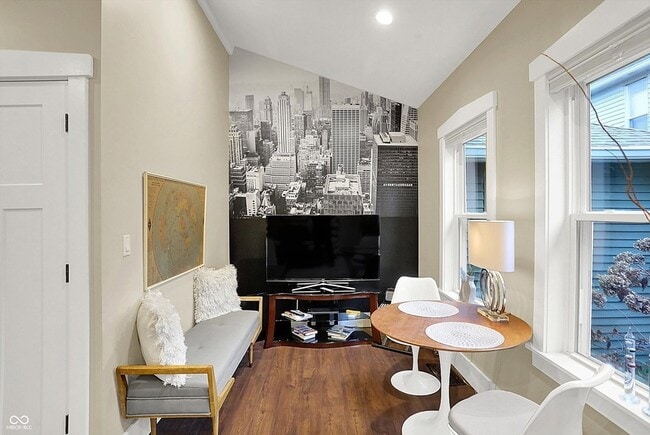 Building Photo - 140 N Main St