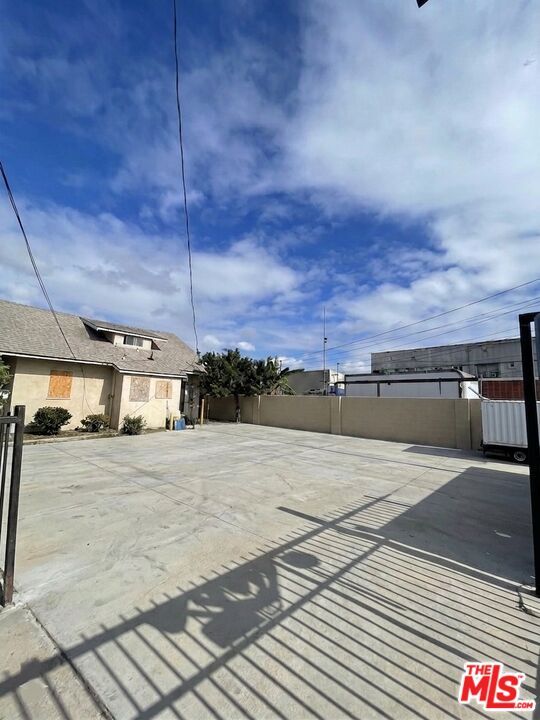 Building Photo - 4815 Normandie Ave