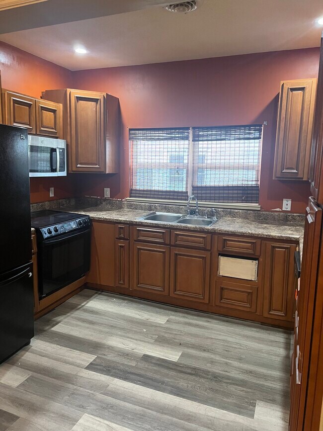 Building Photo - 1142 Wildwood Ave SE