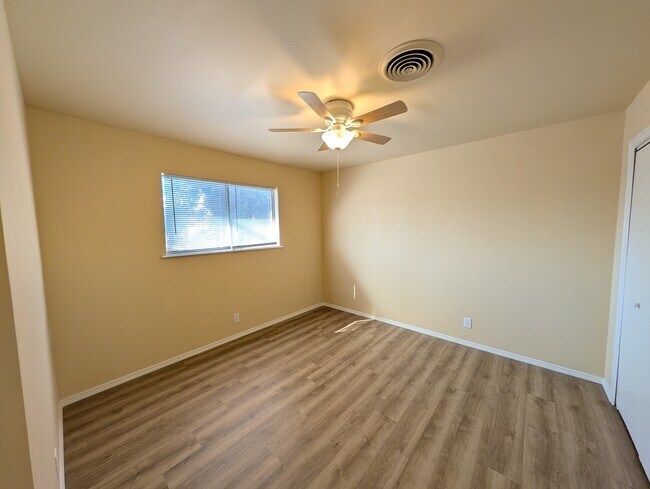 Building Photo - 1814 S 108th E Ave