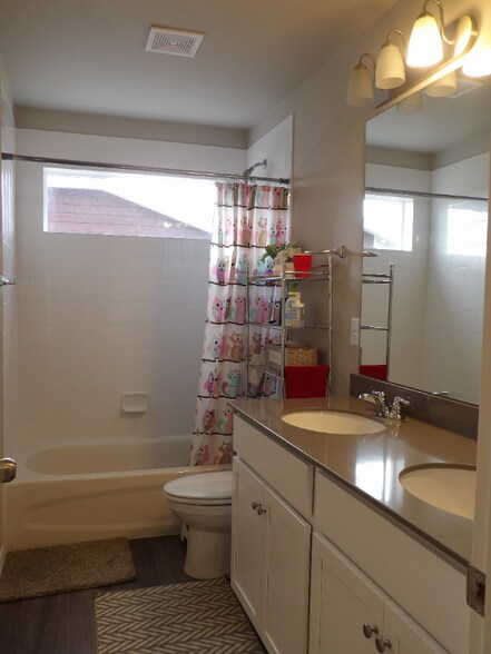 Building Photo - 10722 Rolling Mesa Dr