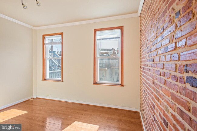Building Photo - 21 S Decker Ave