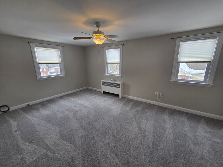 Building Photo - 204 Greenbriar Ln