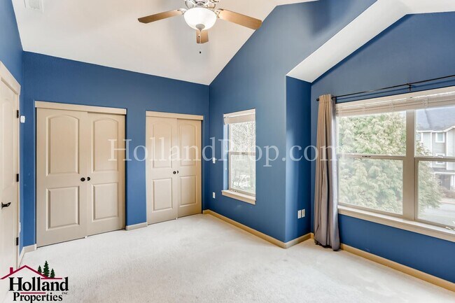 Building Photo - Pet free 3 bedroom Home with natural light...
