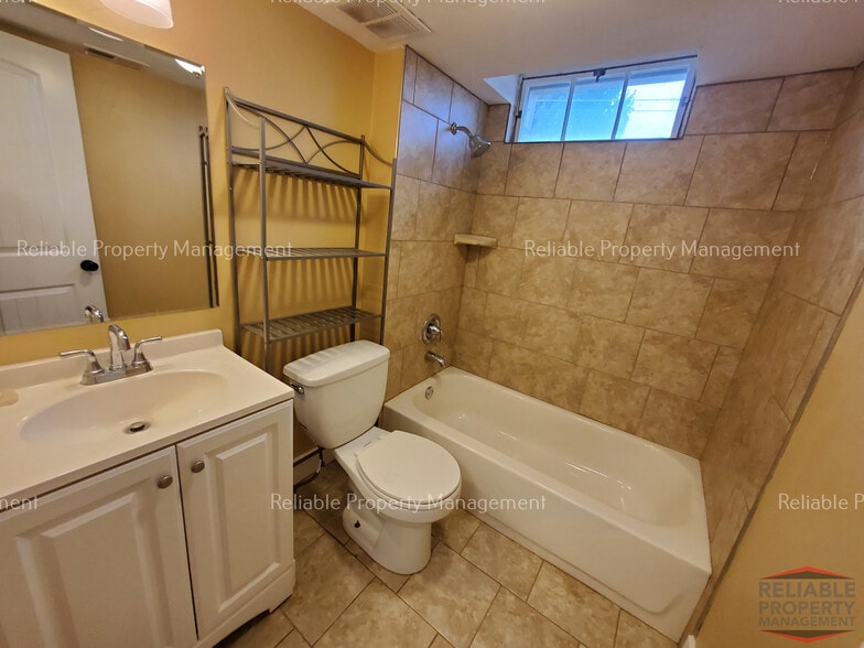 Building Photo - 350 Holbrook Dr