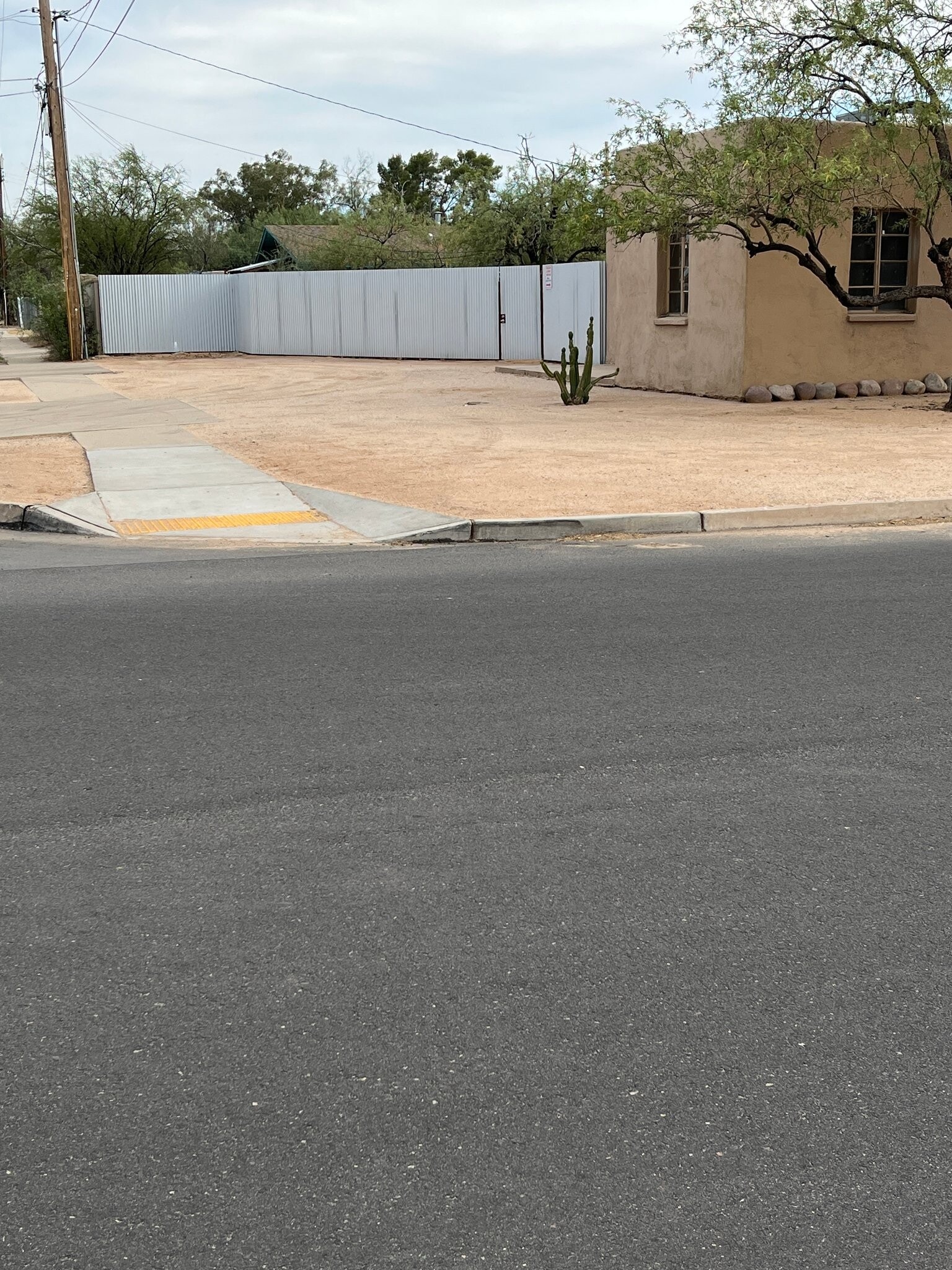 Building Photo - 2037 N Santa Rosa Ave