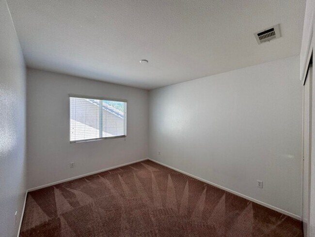 Building Photo - Beautiful Two Story 5 bedroom Home in the ...
