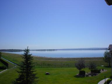 Building Photo - Fabulous Third Floor Two Bedroom With Views!