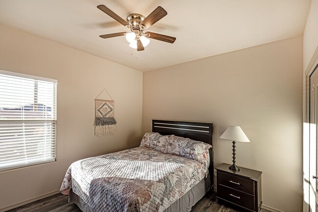 Building Photo - Fully Furnished