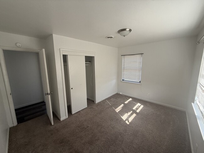 Building Photo - 734 E 30th St