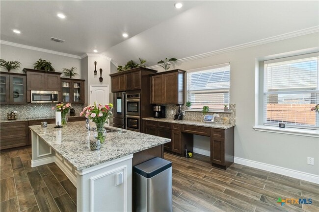 Building Photo - 8402 Ridge Crest Dr