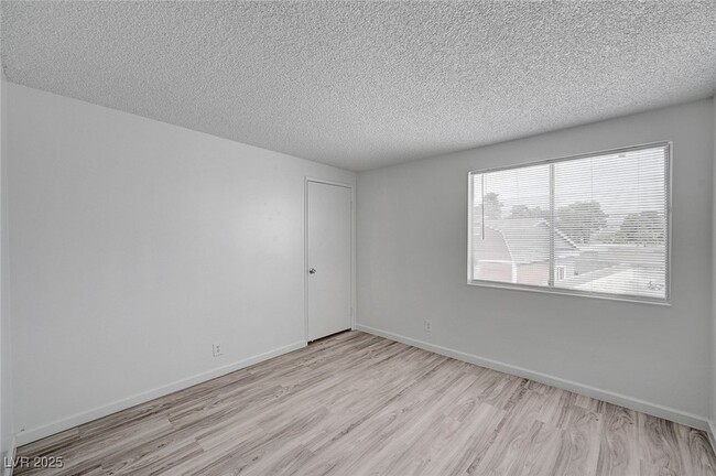 Building Photo - 7182 Acorn Ct