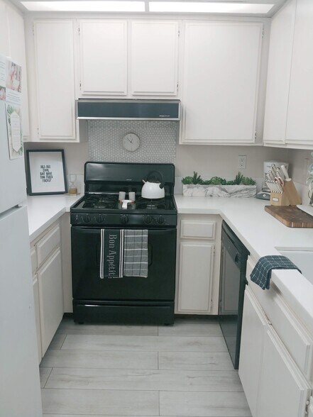 Building Photo - 5145 Tortuga Dr