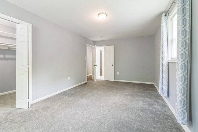 Building Photo - Pet Friendly Mid-Century Modern 4/Bedroom,...