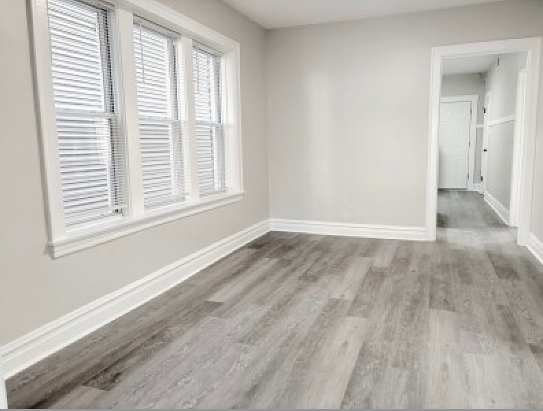 Building Photo - 2939 N Fairfield Ave