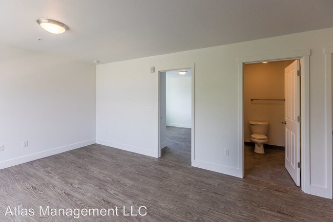 Building Photo - 4975 NE 14th Pl