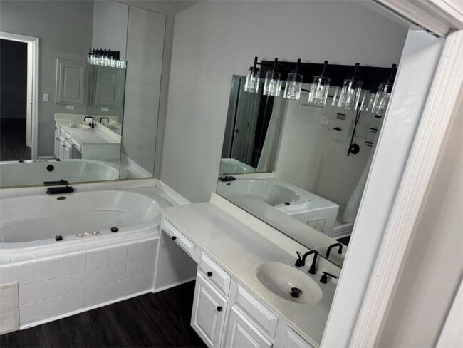 Building Photo - 2505 Oak Quarters