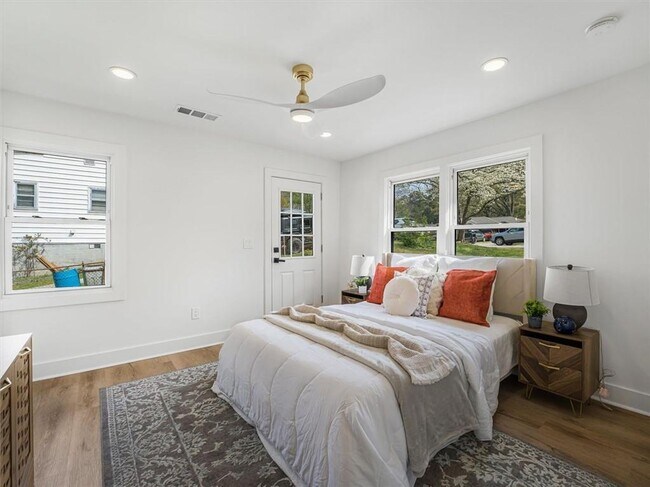Building Photo - 960 Pine Forest Dr SW