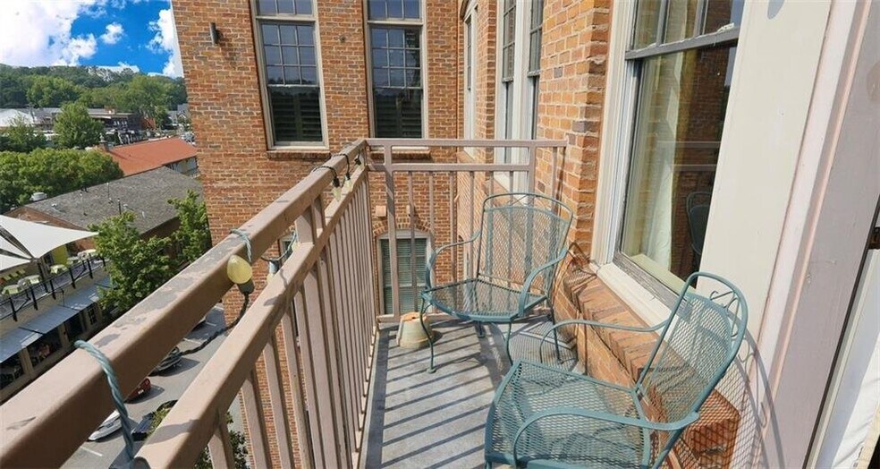 Building Photo - 360 Chambers St