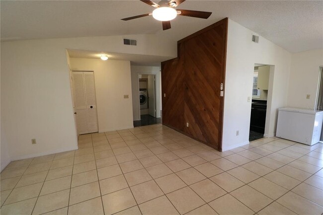 Building Photo - 5017 Oakshire Dr