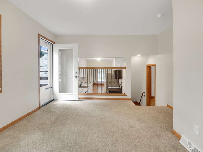 Building Photo - Cozy 4 Bed home in Lauderdale